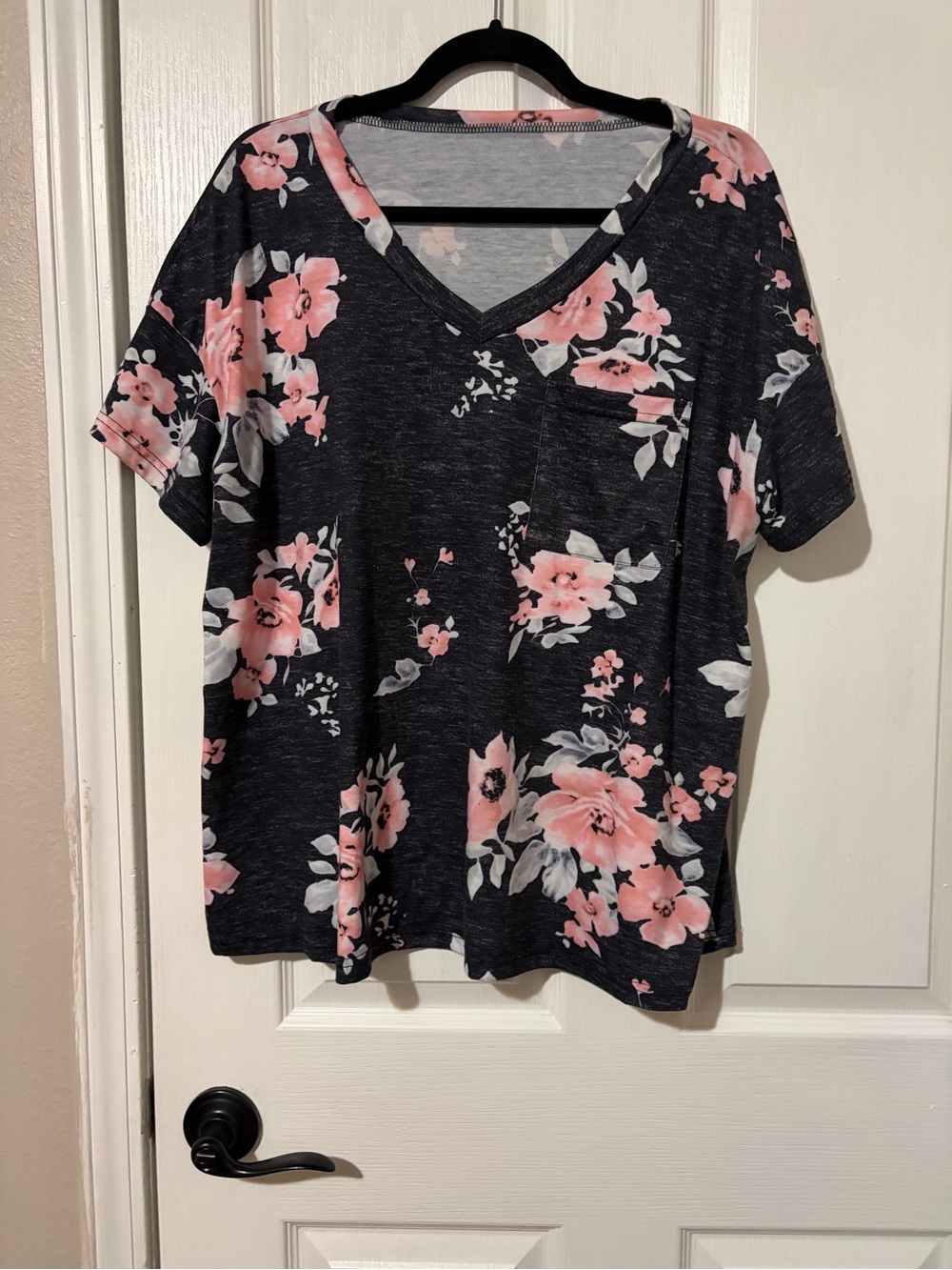 Women's Black Floral V-Neck Short Sleeve Top